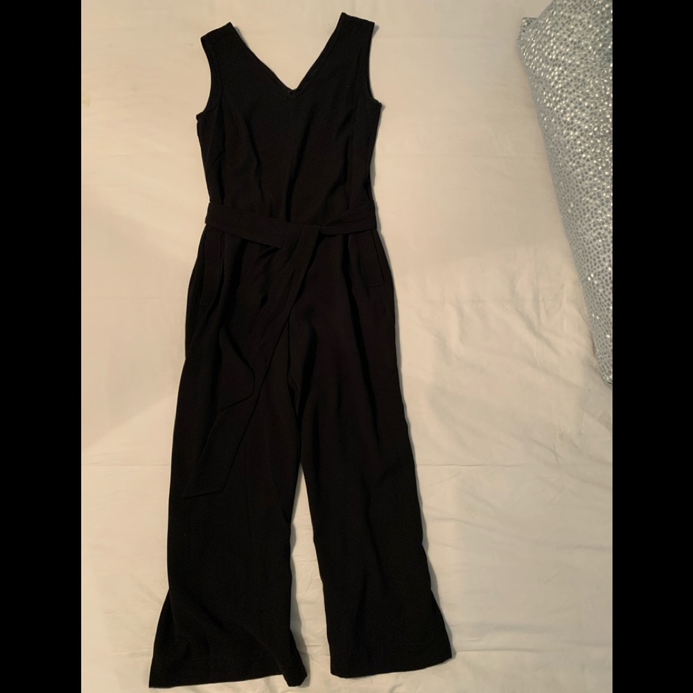 Max Edition black v-neck black ankle jumpsuit.